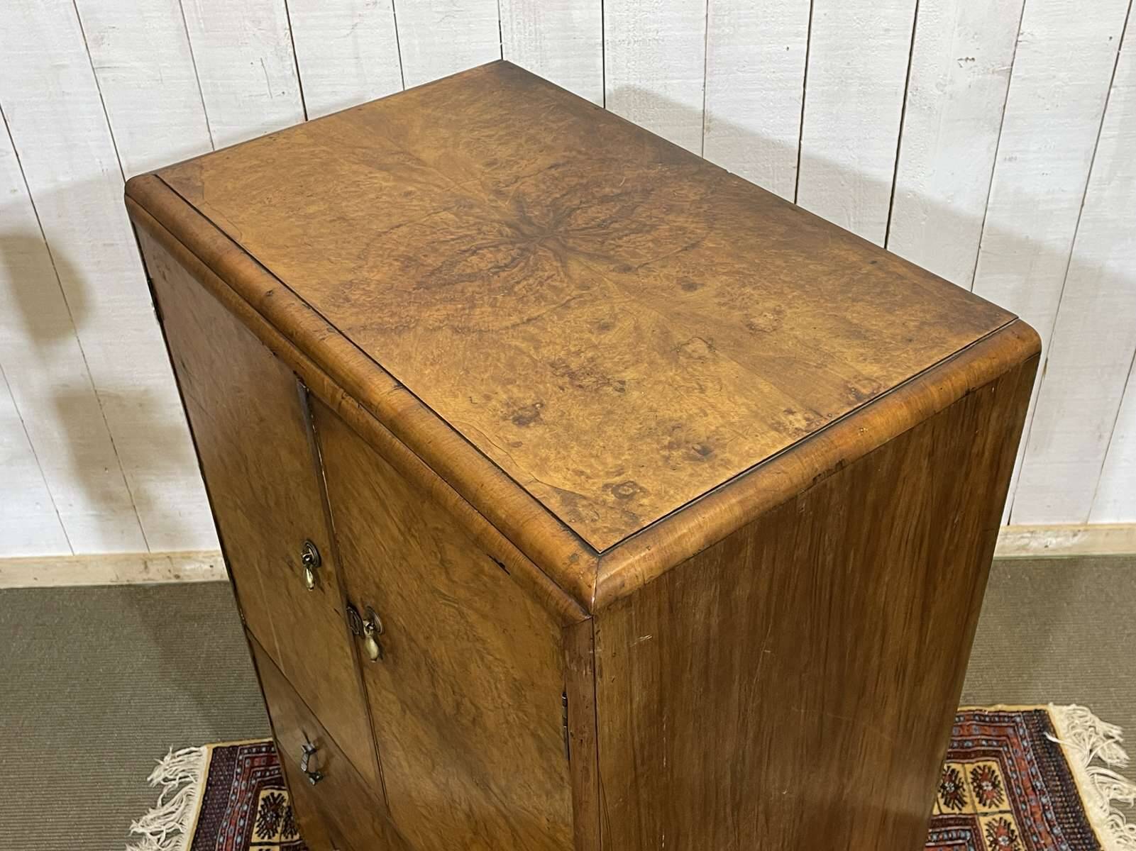 1950s English sideboard with drawers, Art Deco style, in walnut burl.