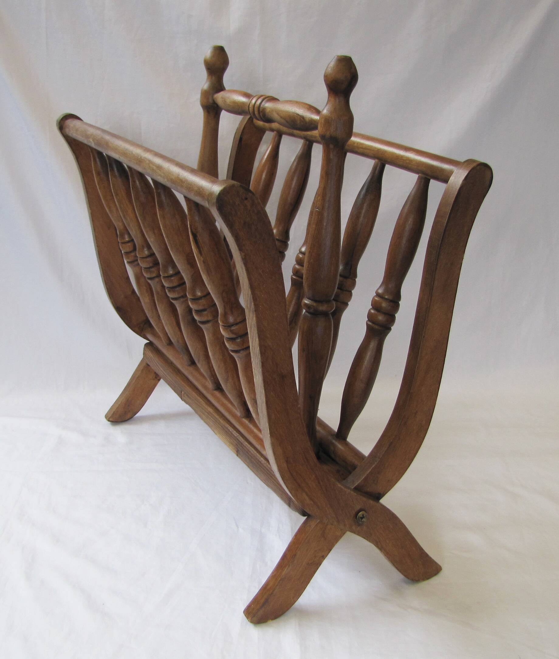 vintage wooden magazine rack n°2