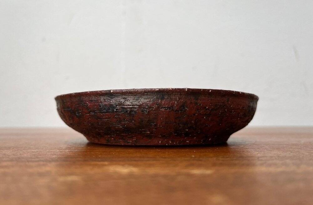 Ashtray or bowl in brutalist studio pottery by Gerhard Liebenthron, mid-century, 1960s, 1968.