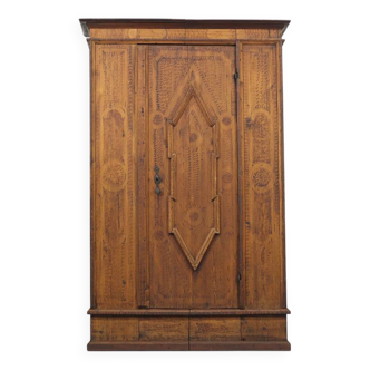 Armoire de mariée peinte d'art populaire