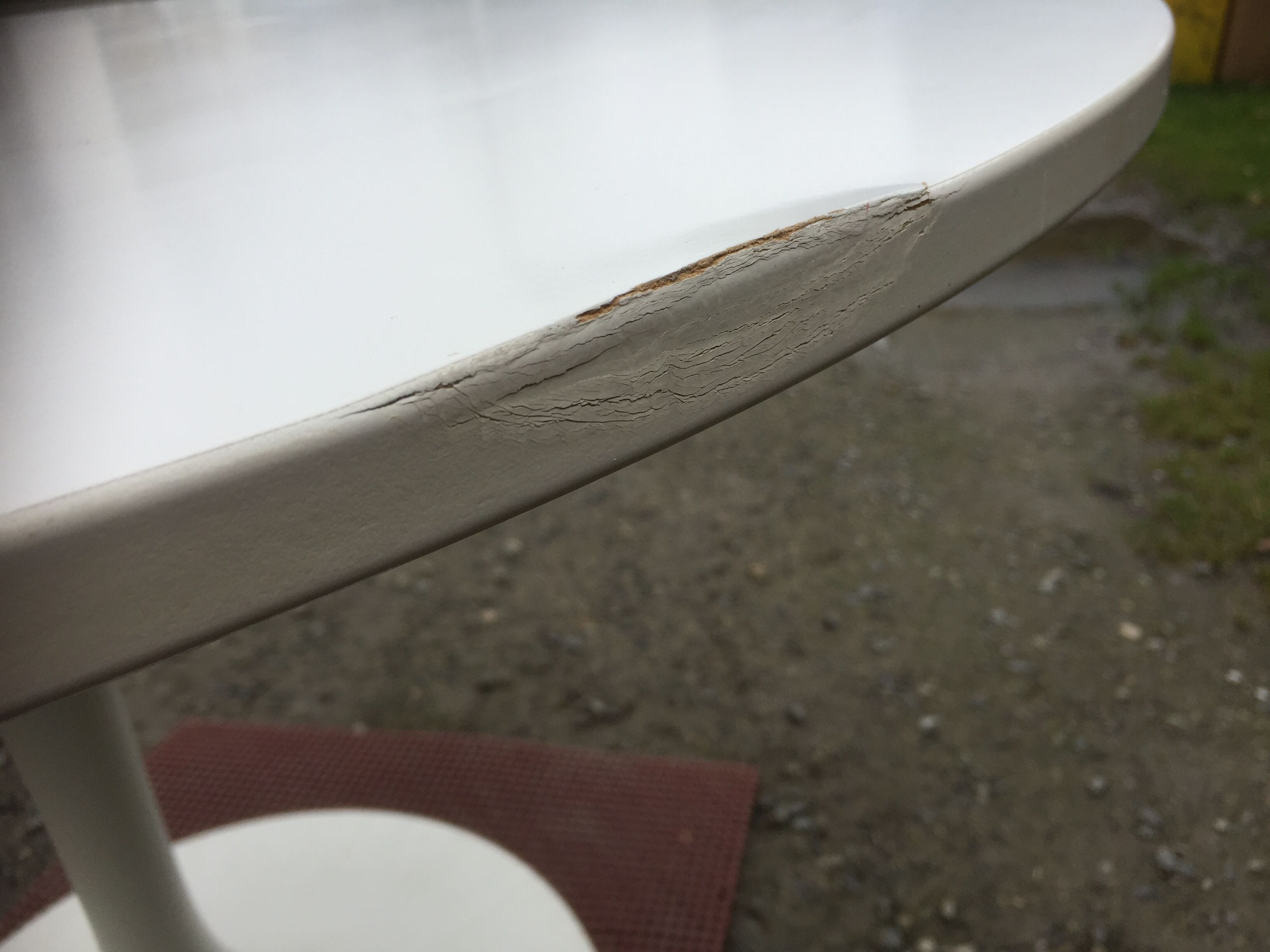 Vintage tulip base table in white pvc