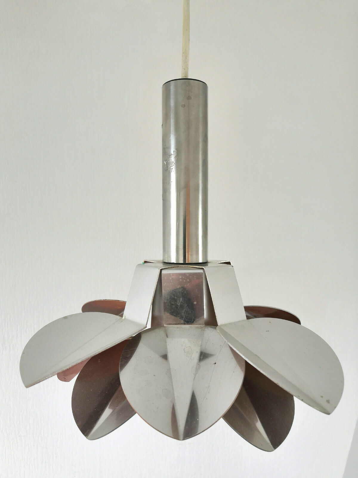 Suspension metal petals two-tone design 70s