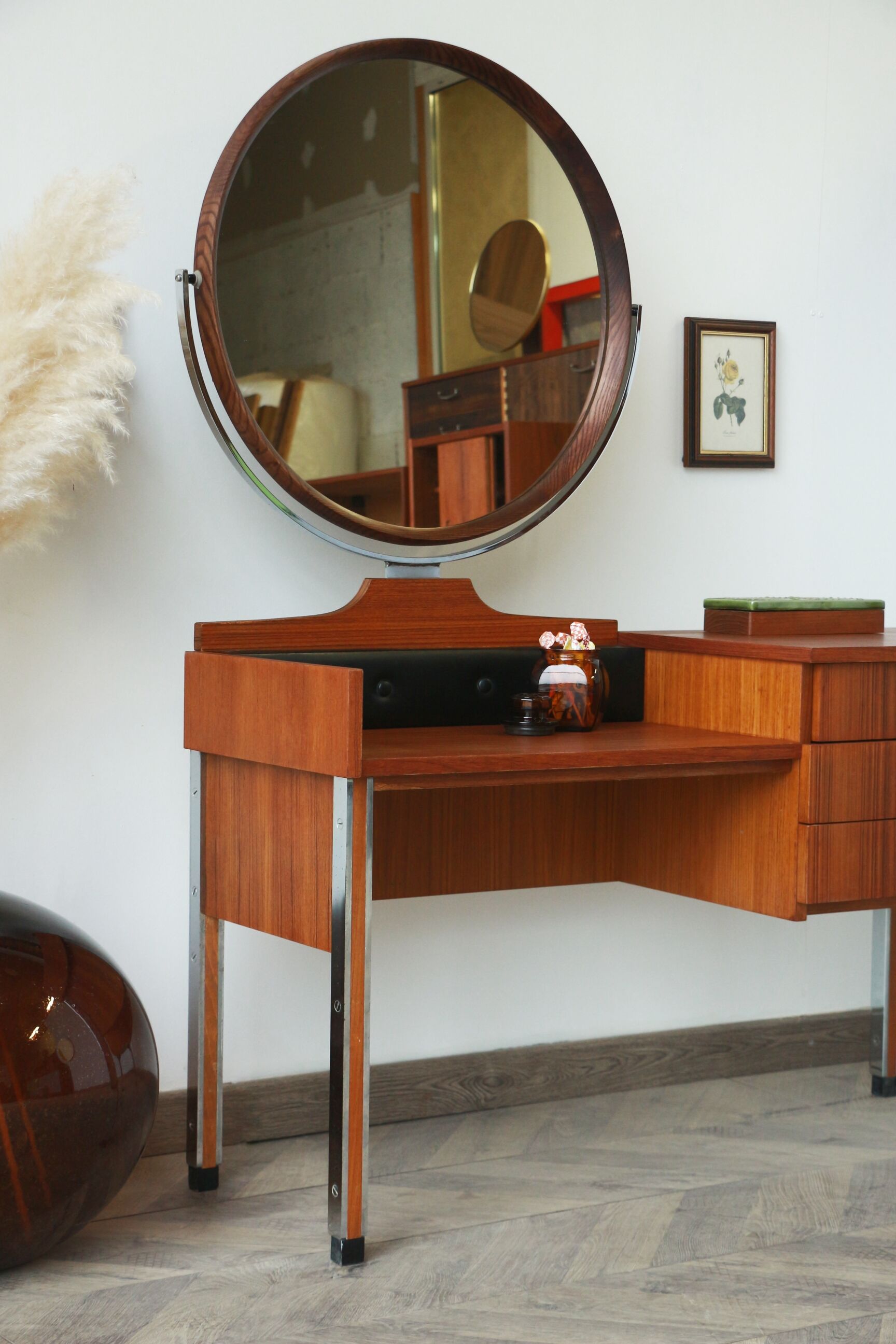 Dressing table - round mirror - 60s