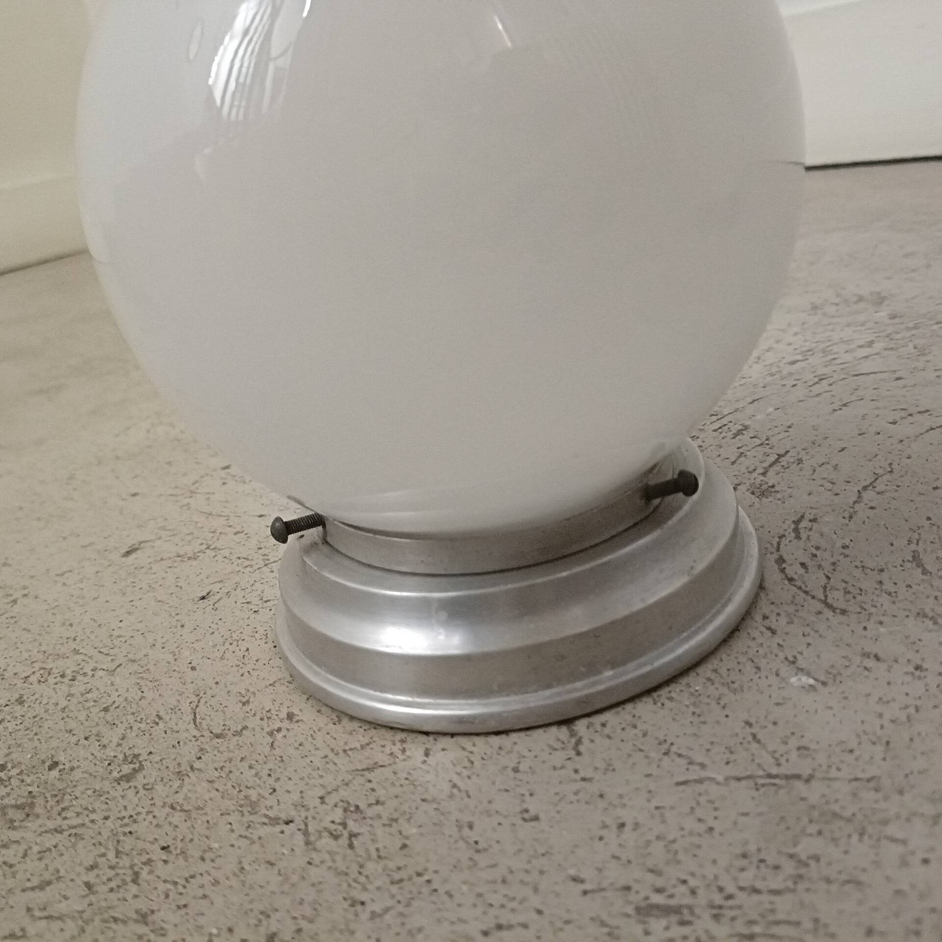 Applique, plafonnier boule opaline Art Déco