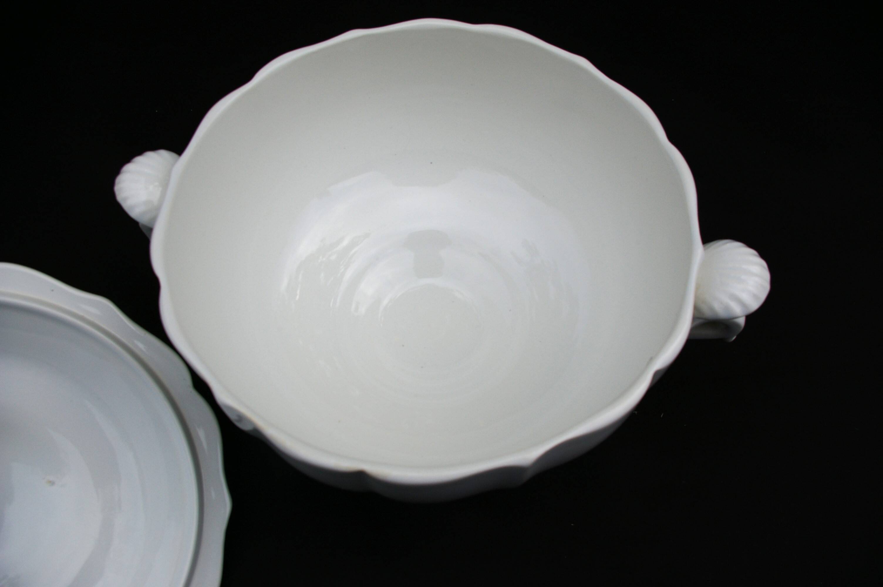 Tureen in white Gien earthenware Louis XV model