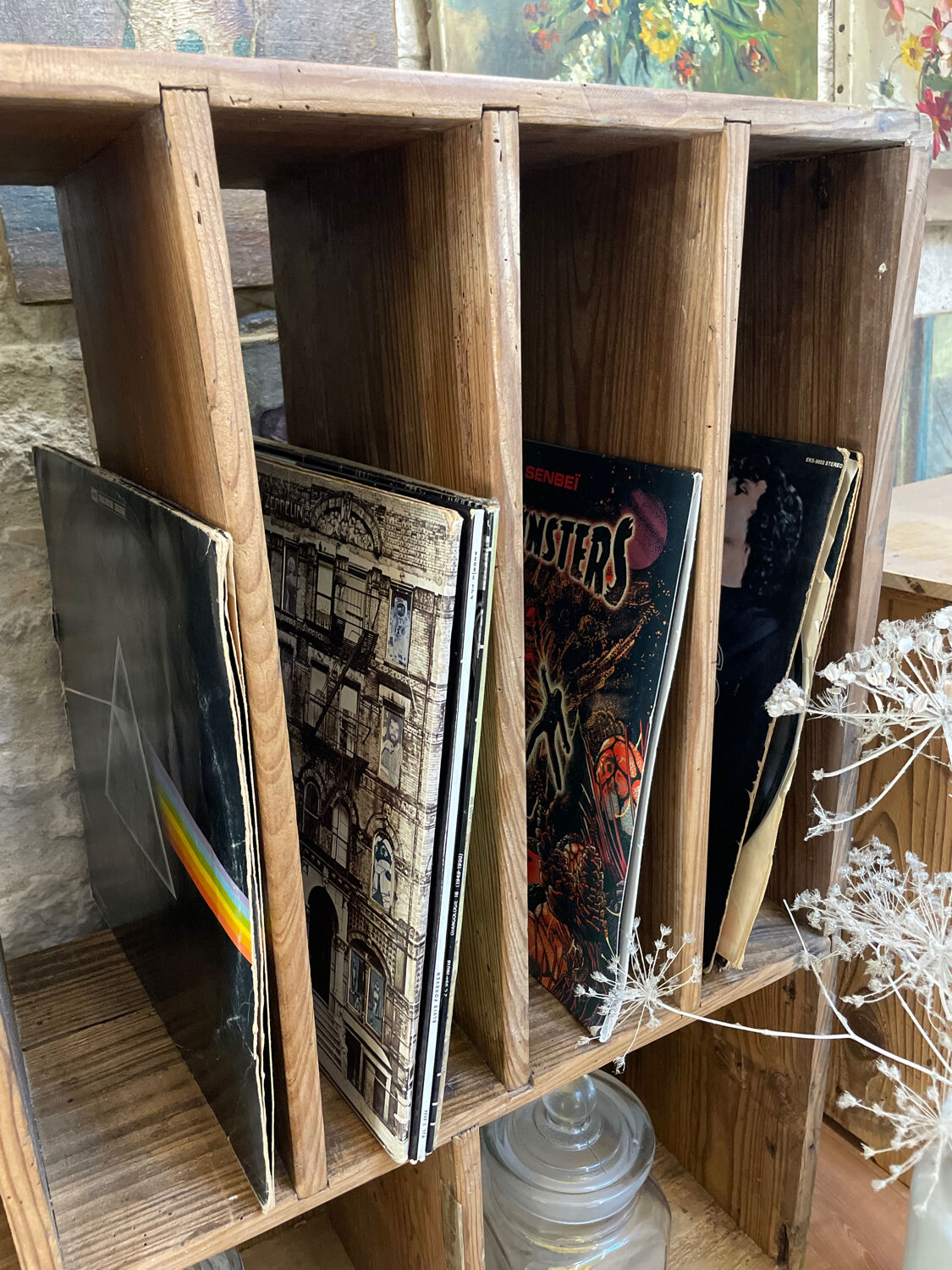 Shelf workshop or vinyl lockers