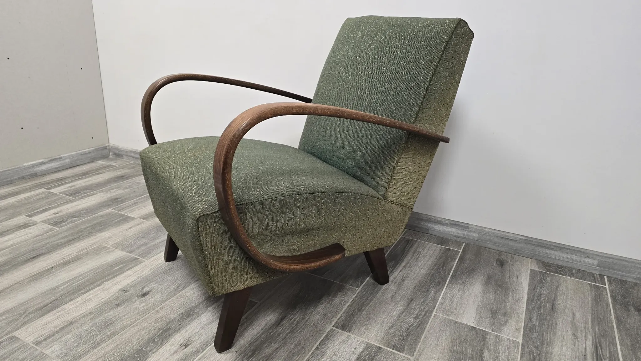 Art Deco Lounge Chair by Jindrich Halabala
