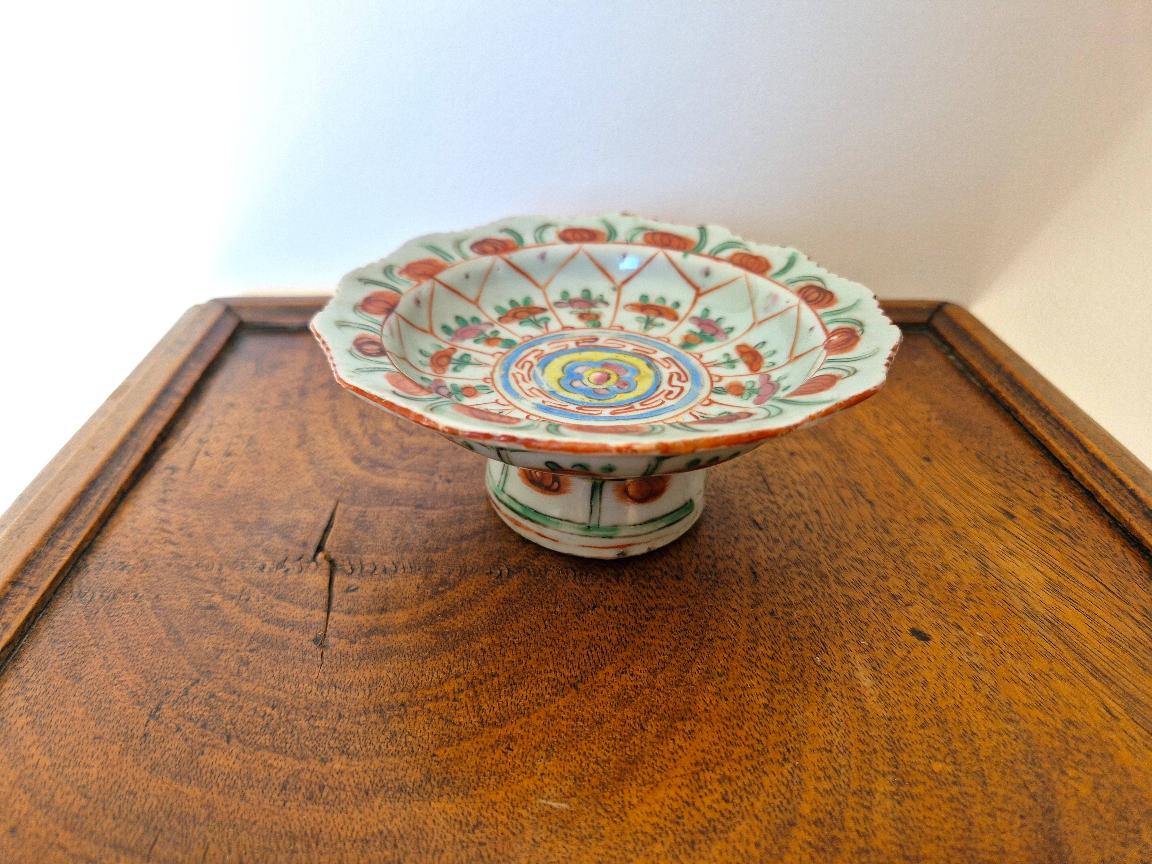 Benjarong footed bowl – fine hand-painted porcelain – Early 20th century