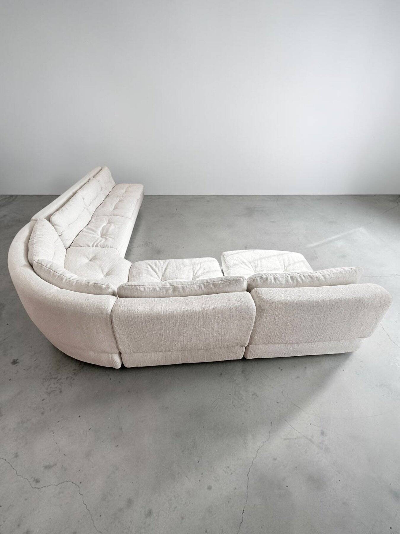 Fratelli Saporiti modular canapé in ecru boucle linen 1970