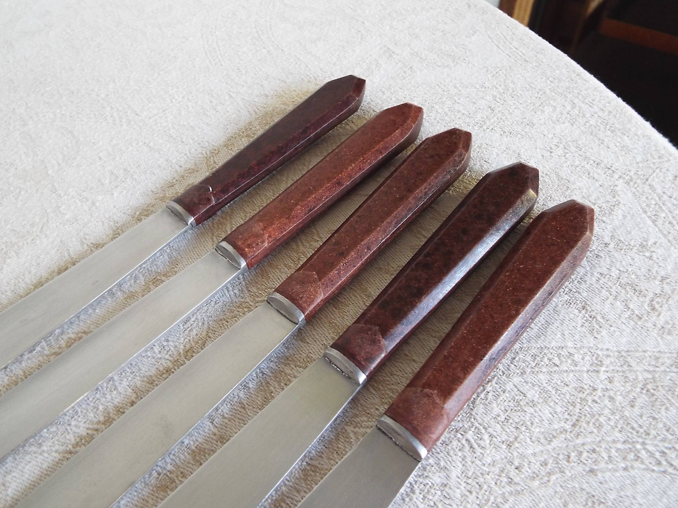 10 1940s bakelite knives
