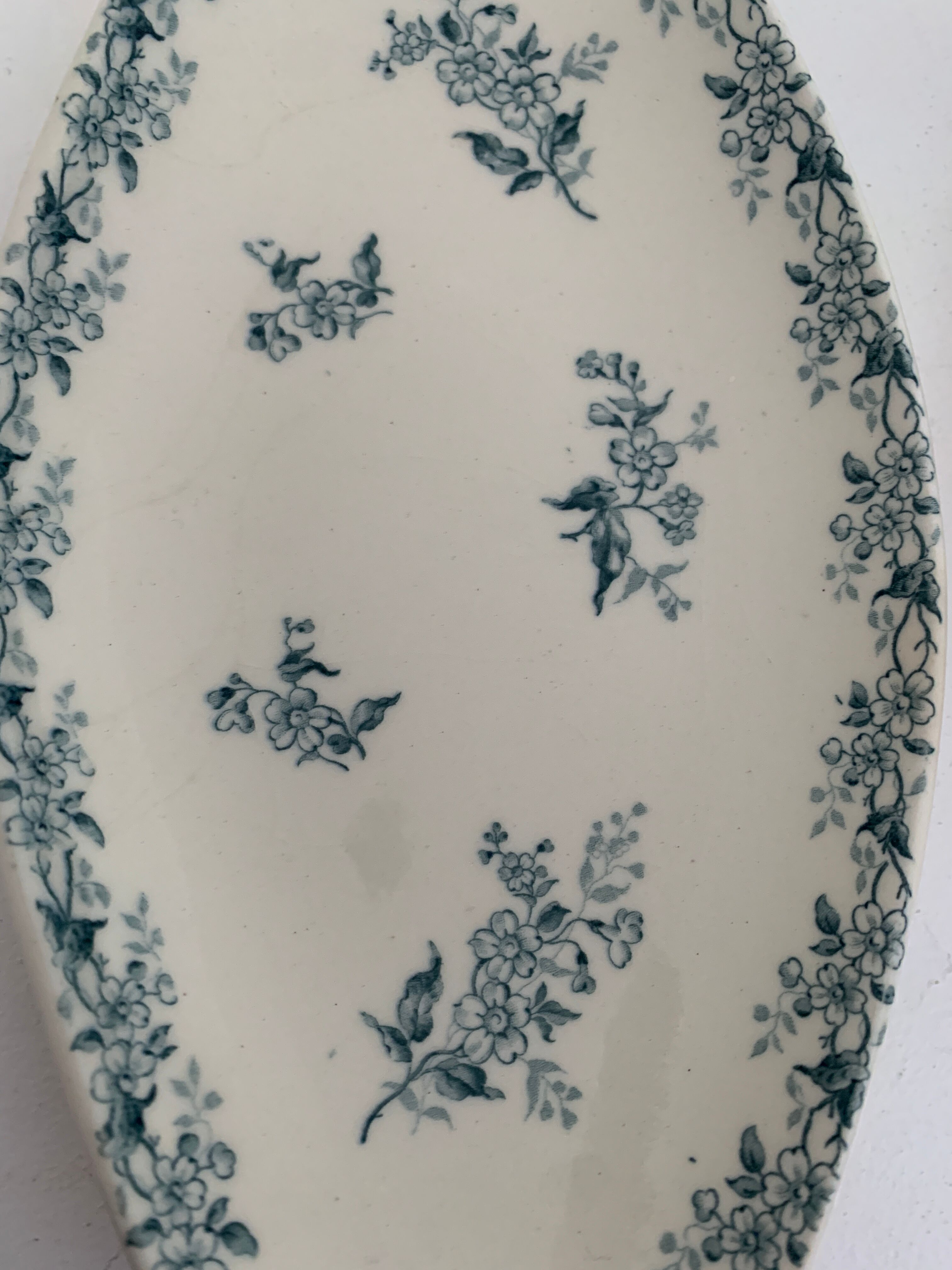 Pair of Gien opaque porcelain ravines, April model