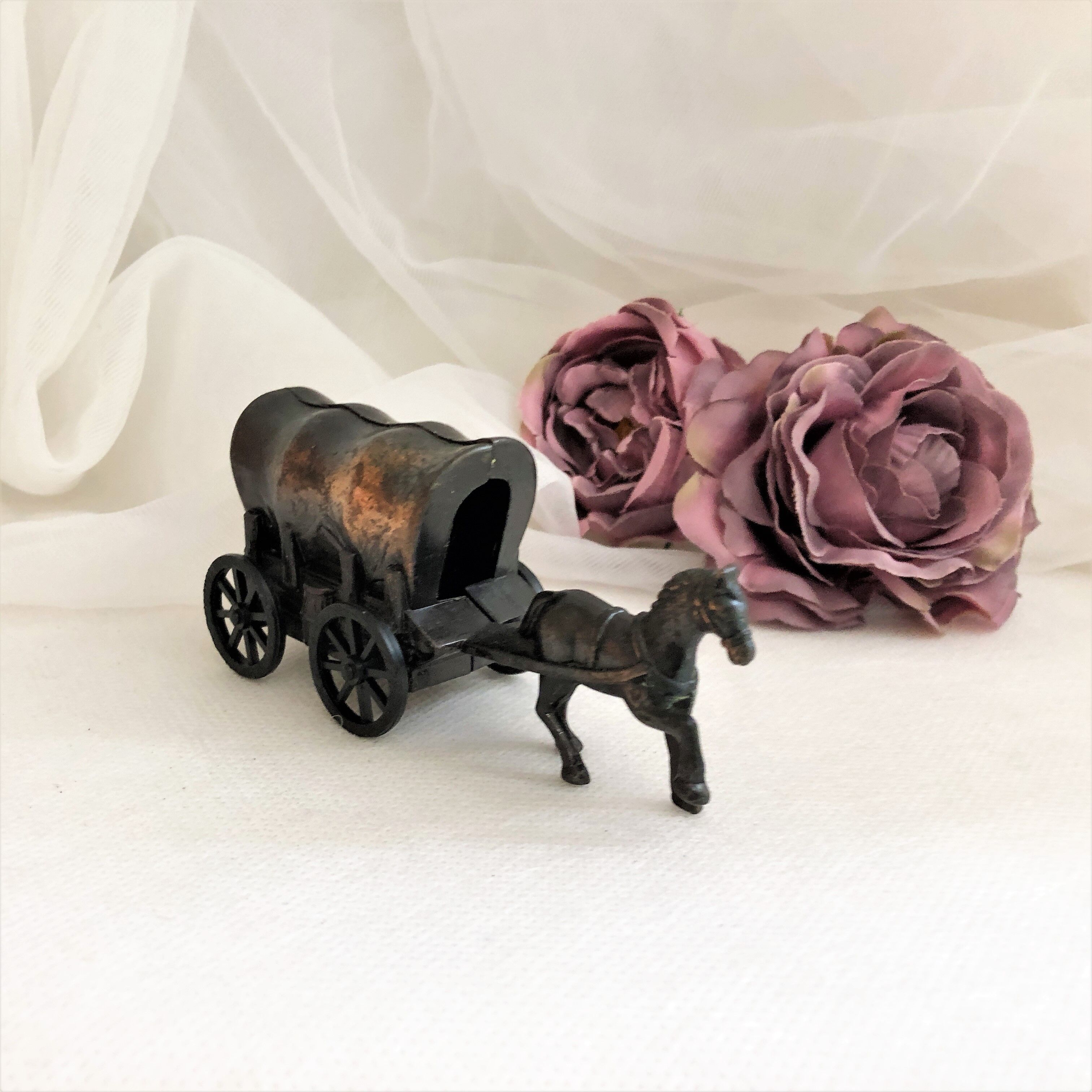 Metal pencil sharpener vintage horse and carriage collection