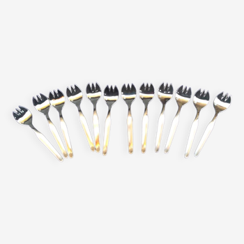 Series of 12 oyster forks