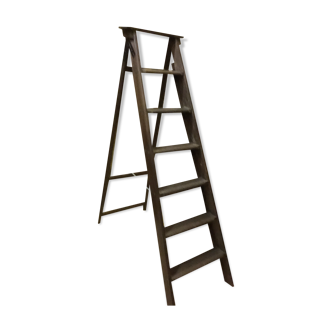 Pine stepladder