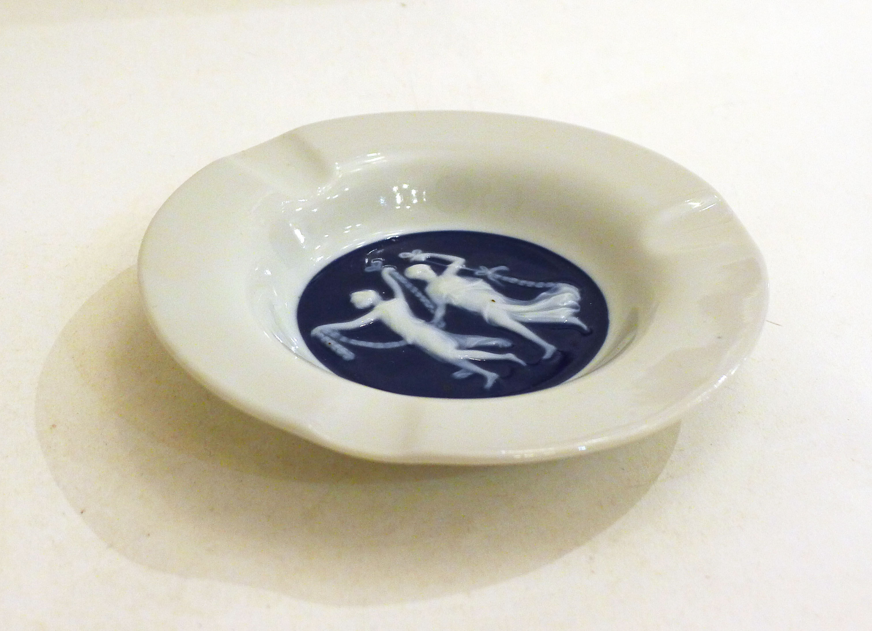 Porcelain ashtray Cameo