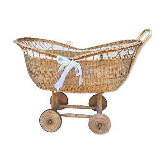 Cradle old rattan on wheels