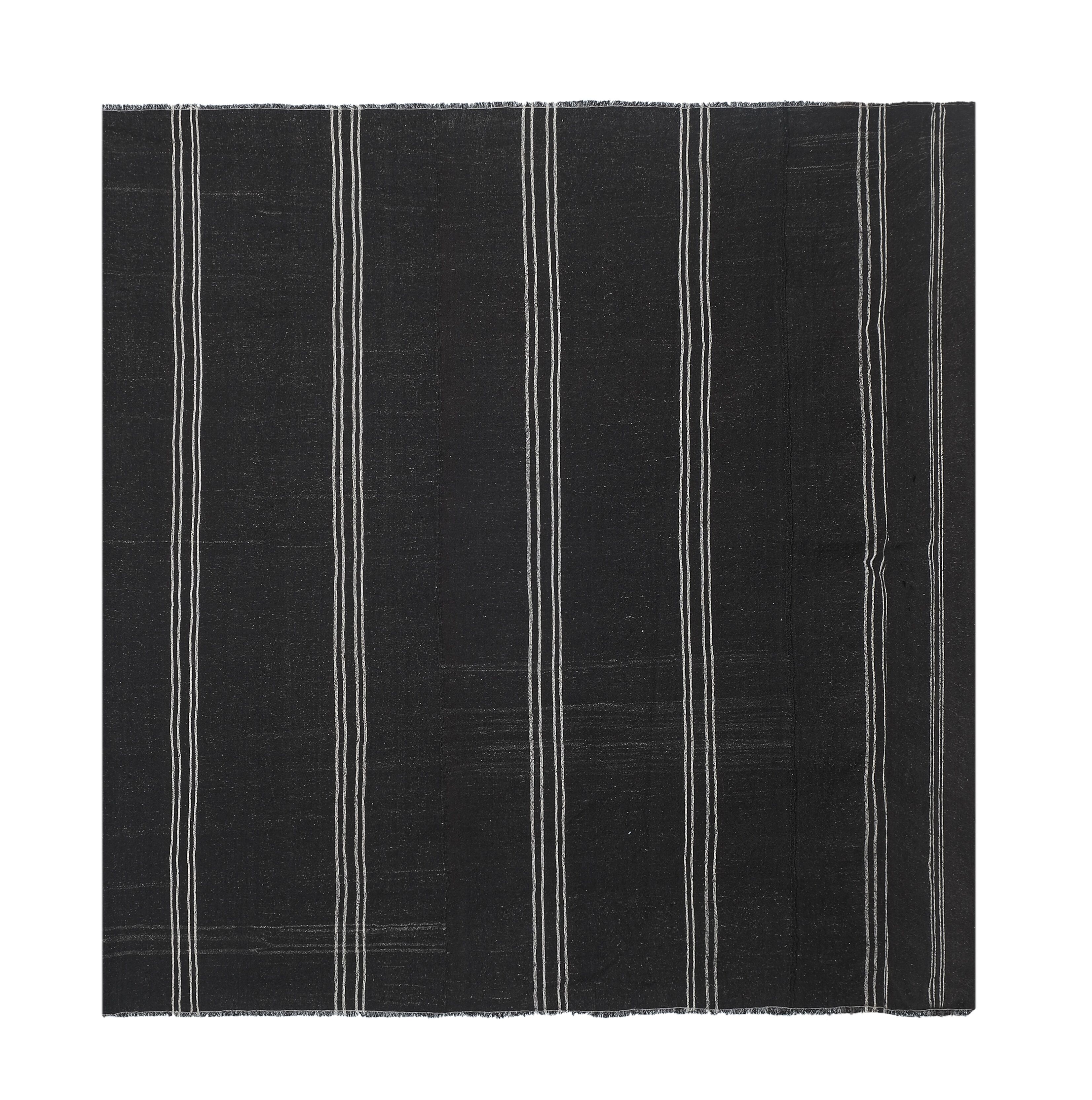 Vintage Turkish rug from Oushak, handwoven 336x388 cm