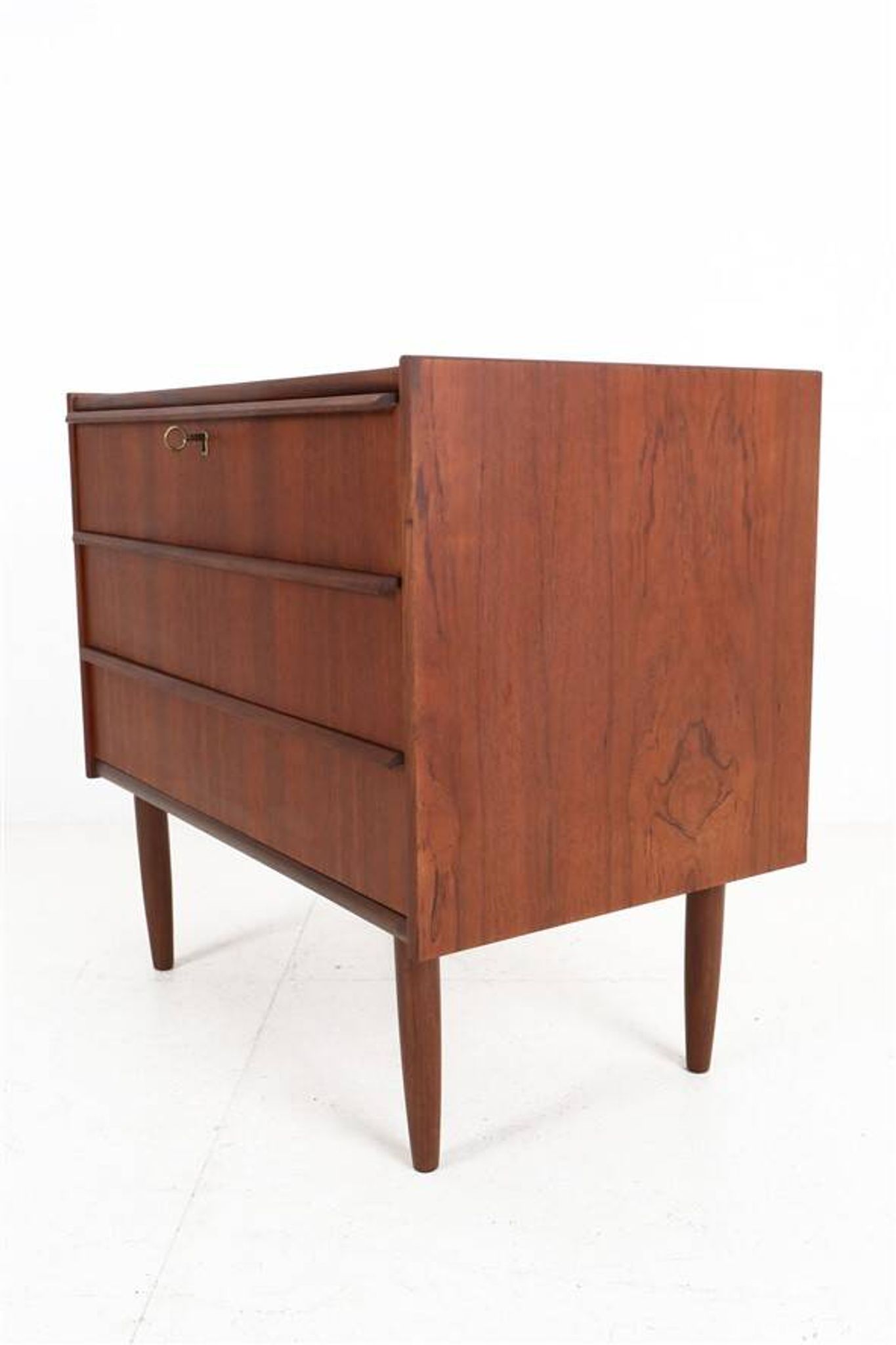 Mid-century teak chest of drawers / dresser / Danish modern design / 1960s