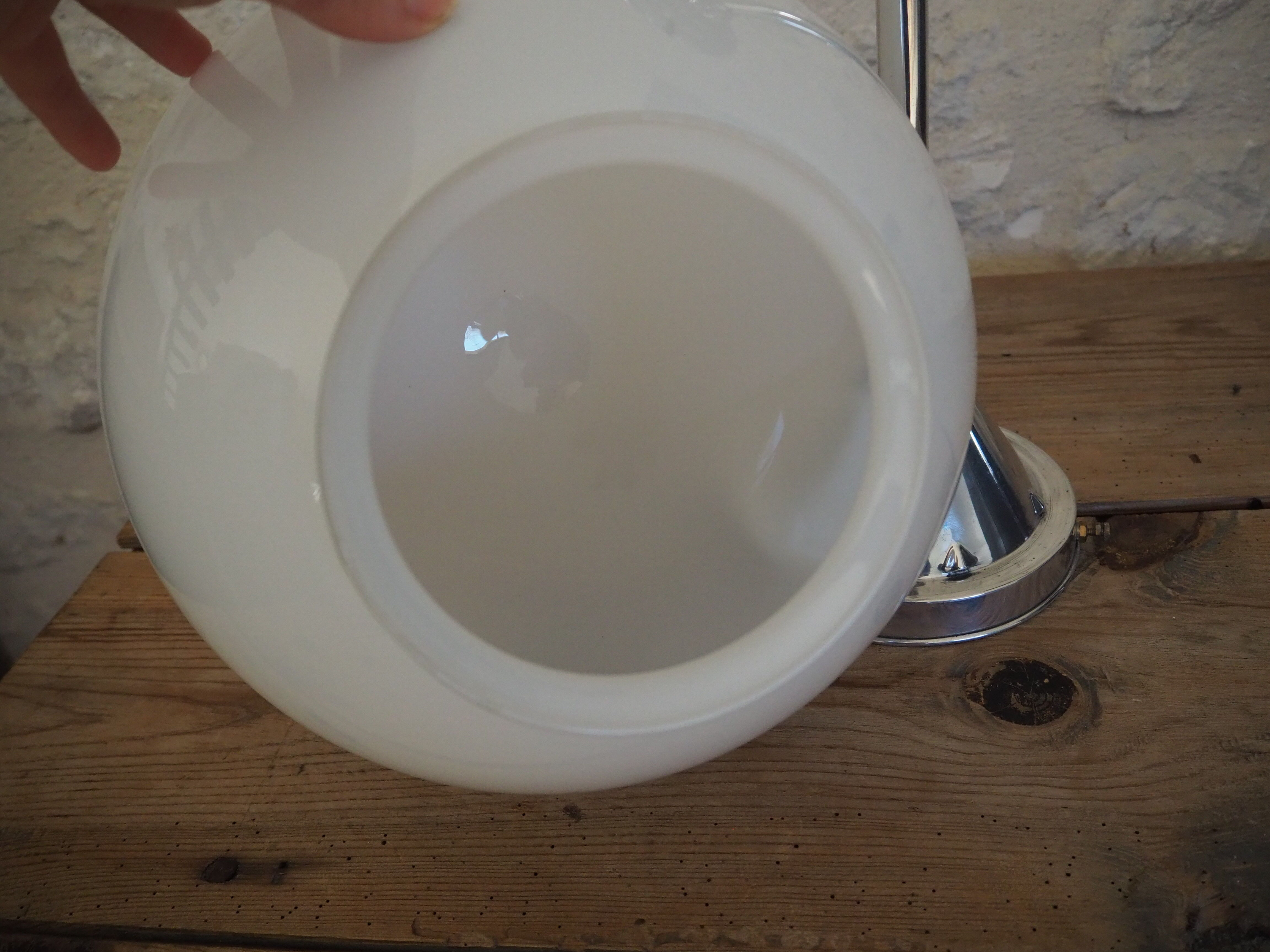 Art deco globe pendant light in white opaline and aluminum rod