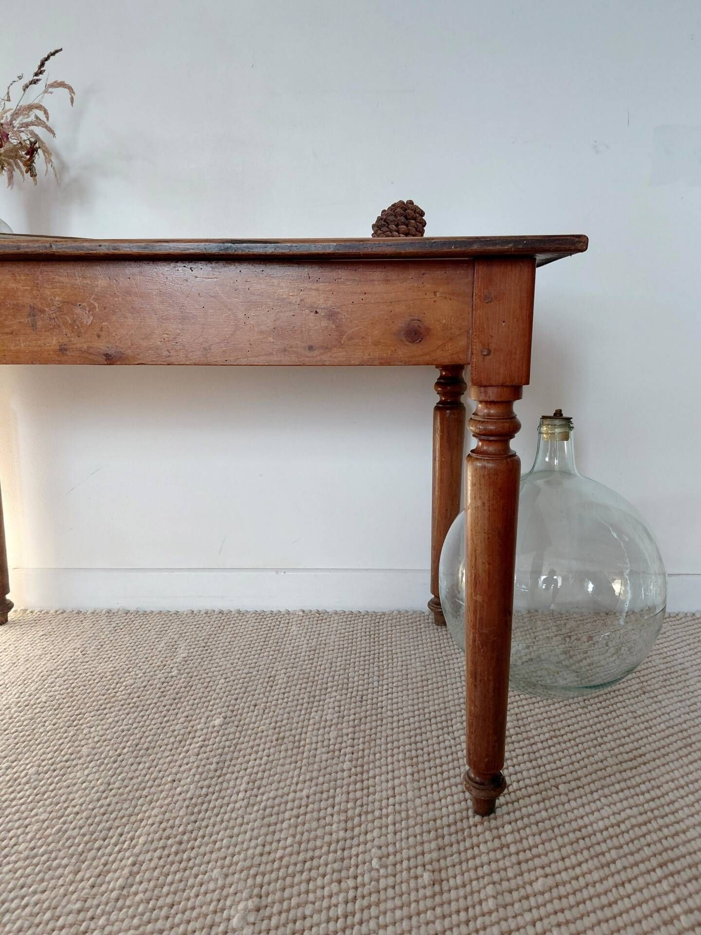 Table / Vintage cherry wood desk with turned legs – Natural patina