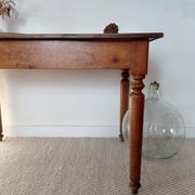 Table / Vintage cherry wood desk with turned legs – Natural patina