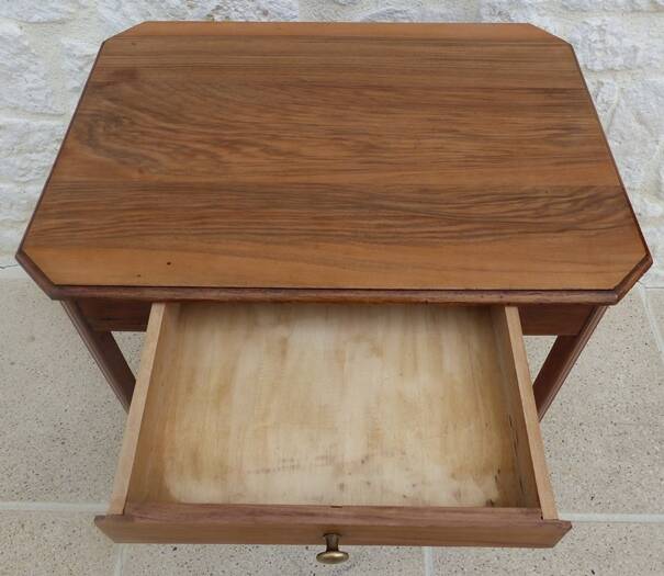 Chic 1930s Art Deco wooden pedestal table