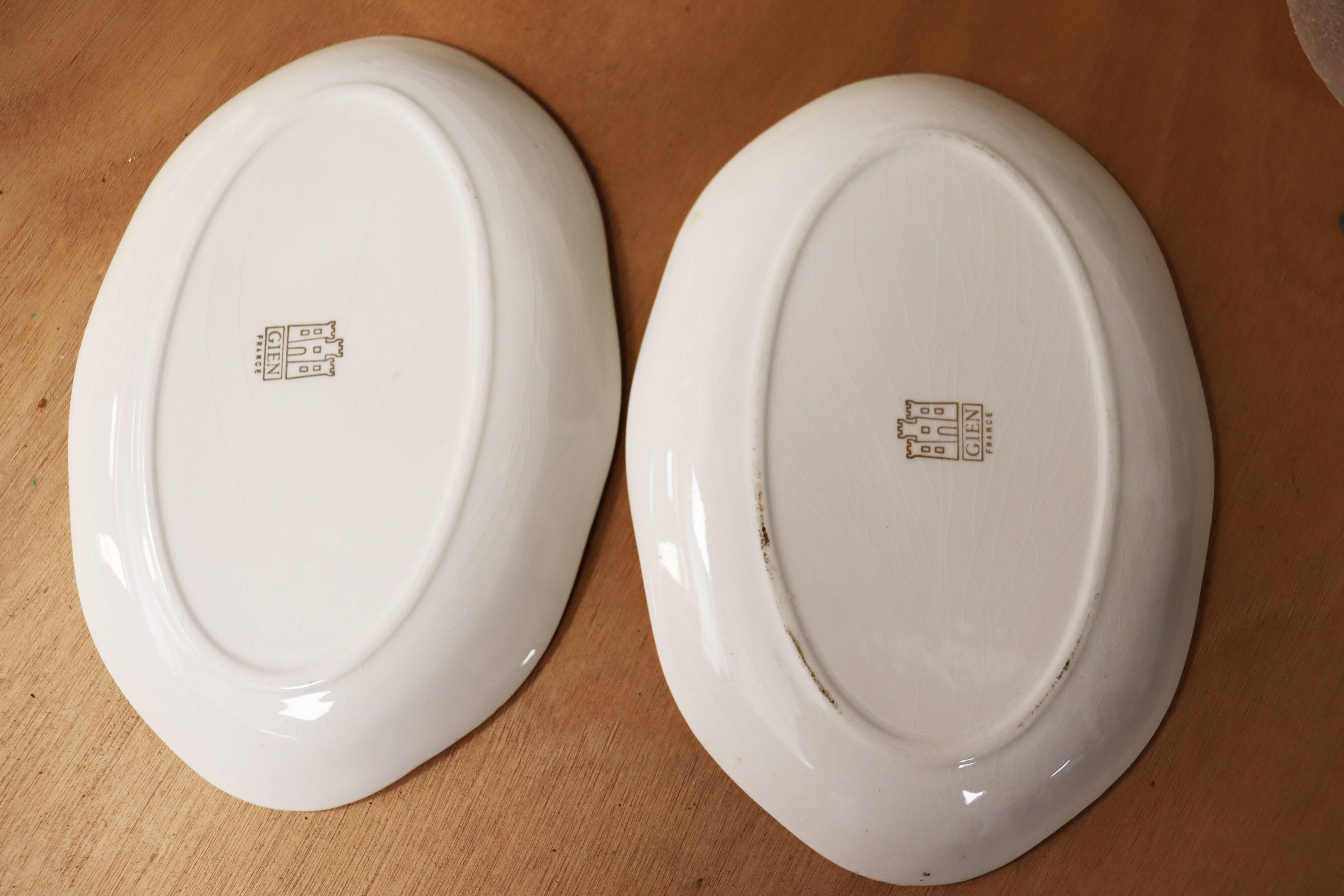 set of 2 vintage dishes