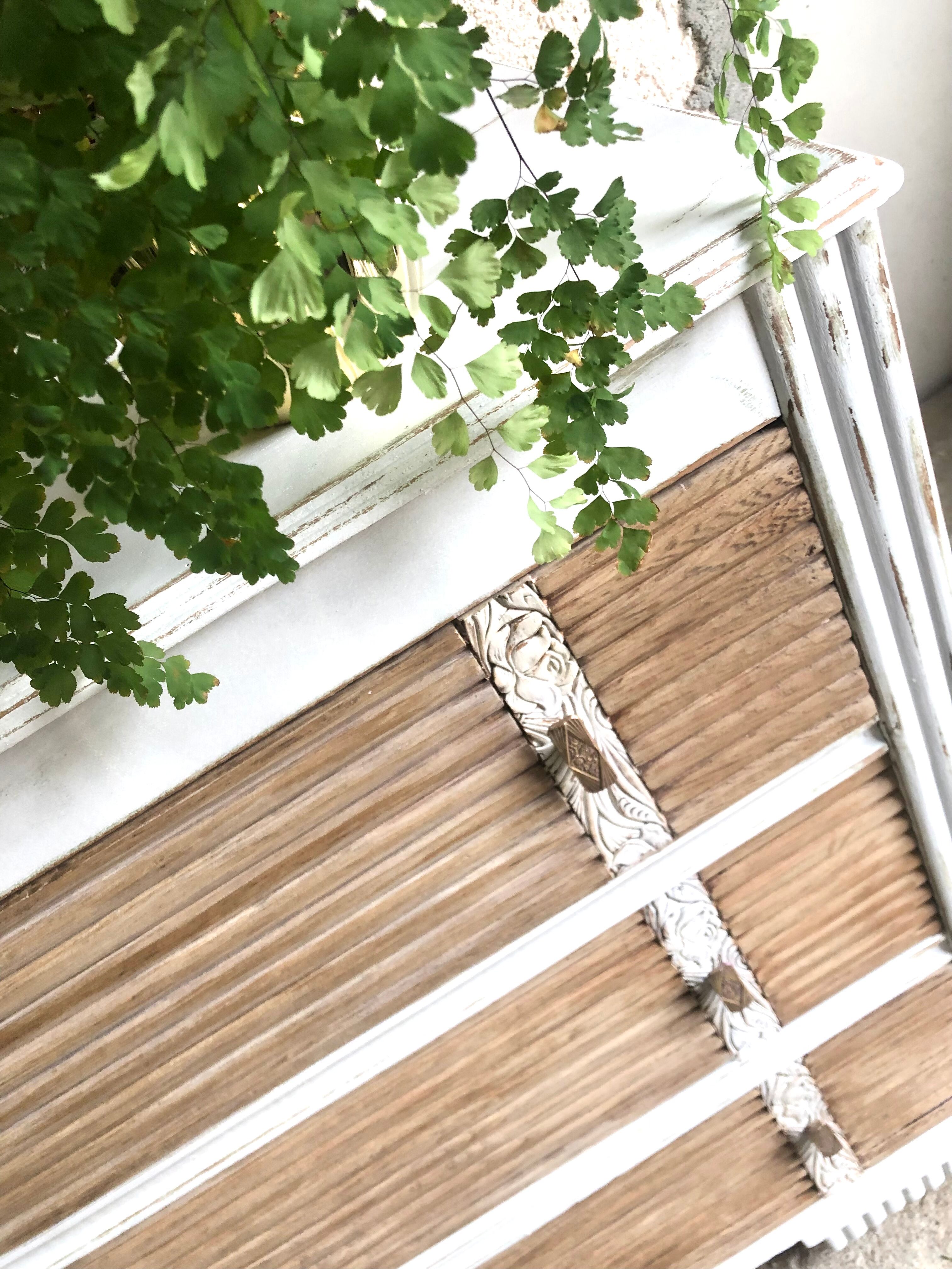 Art deco chest of drawers