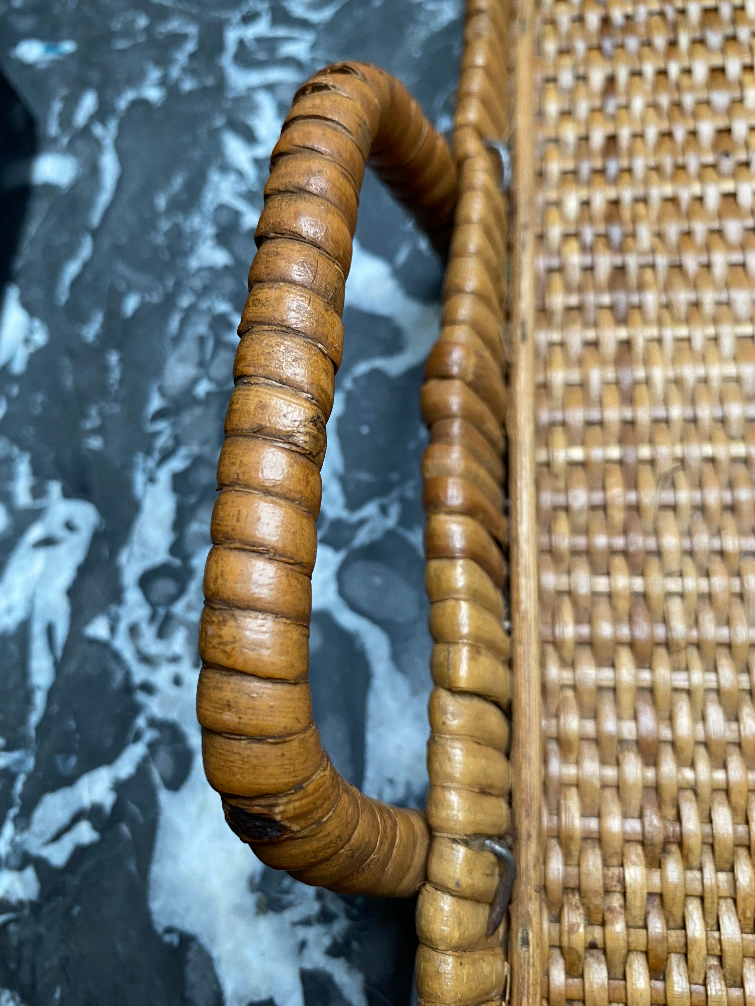 Braided rattan top, 32 x 46 cm