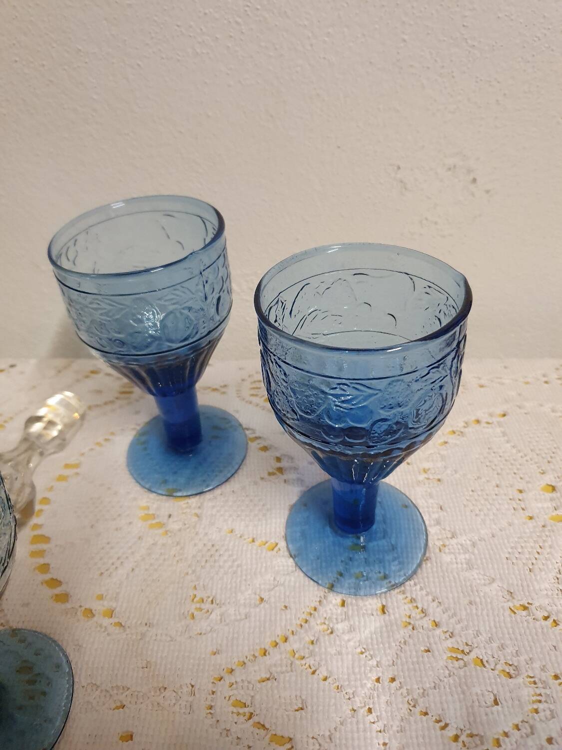6 seventies/eighties stemmed glasses with fruity decoration