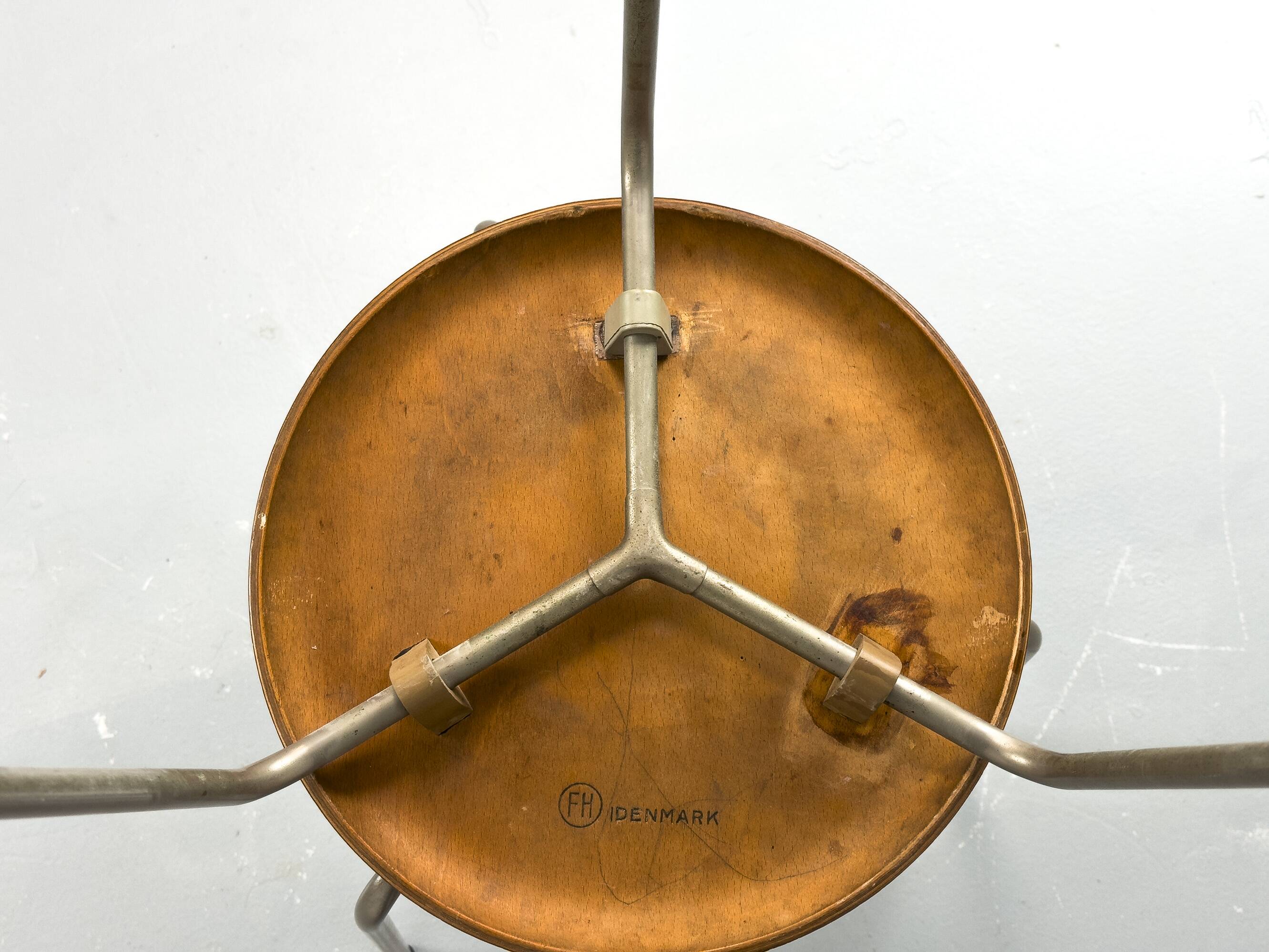 Tabouret Dot en teck, par Arne Jacobsen pour Fritz Hansen, années 1950, lot de 2