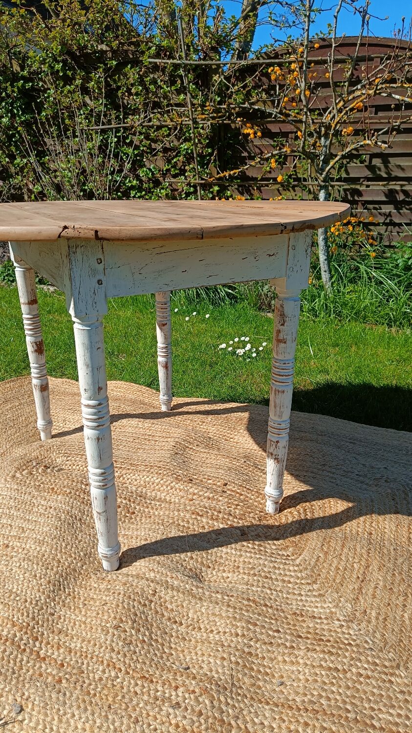 Antique patinated round table – wooden top