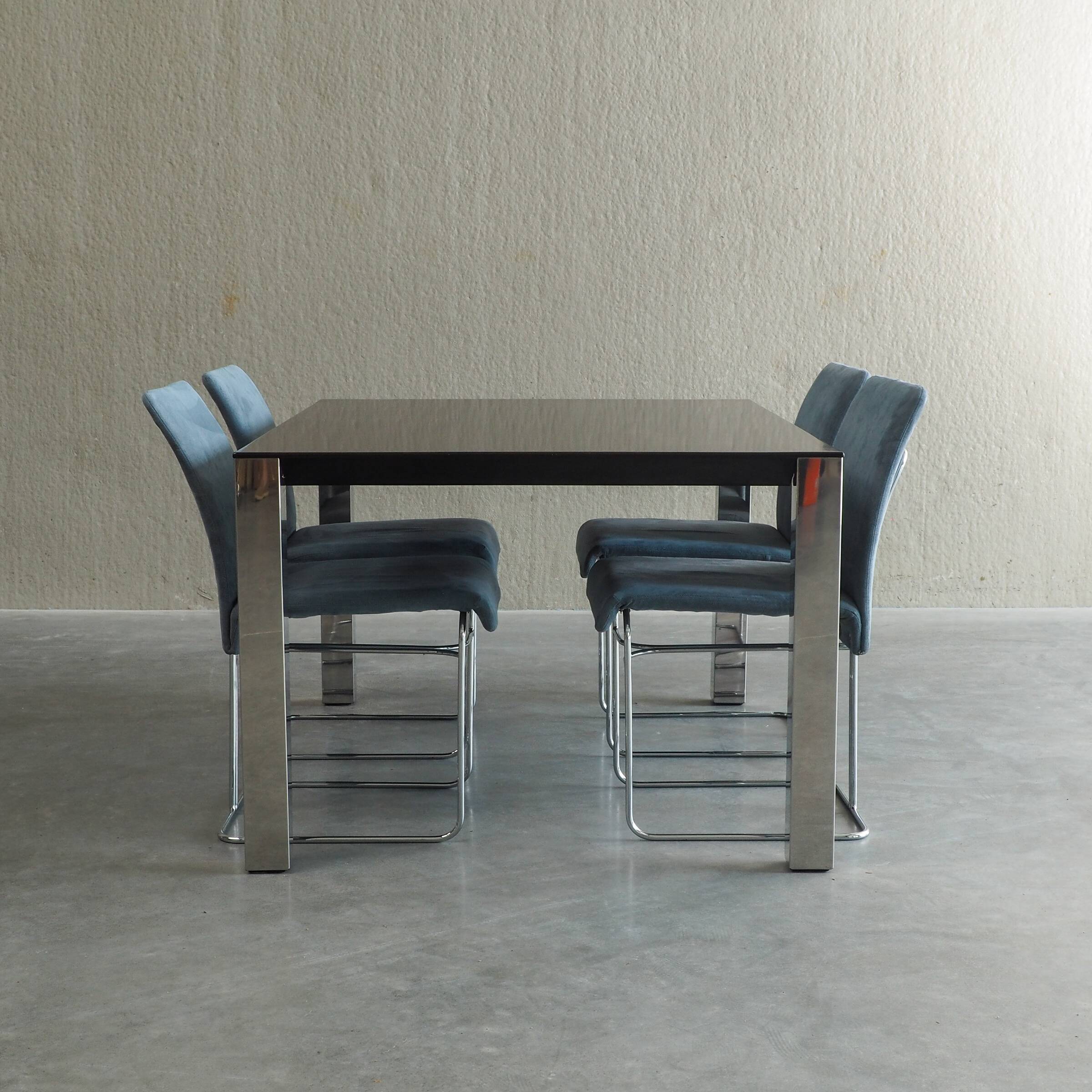 Dining table by Giovanni Offredi for Saporiti
