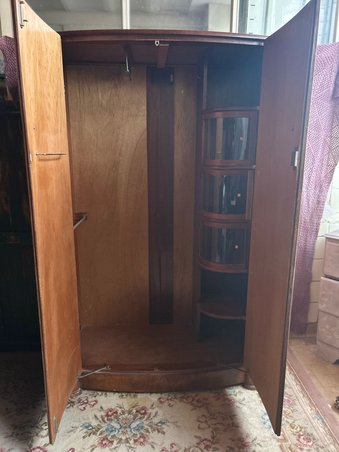 Small English wardrobe from the Art Deco period in walnut veneer - The elegance of rarity