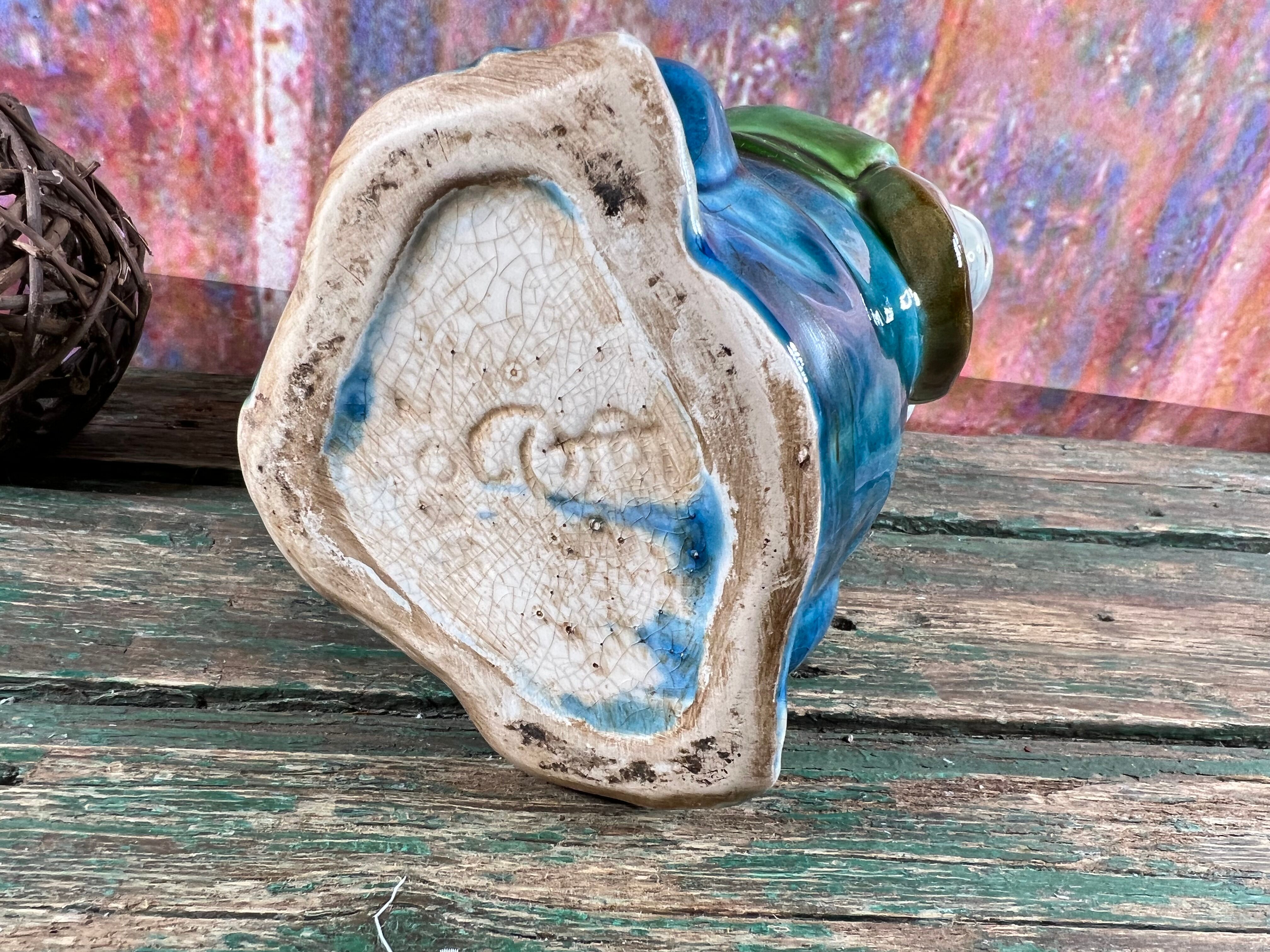 Pitcher slurry cat musician