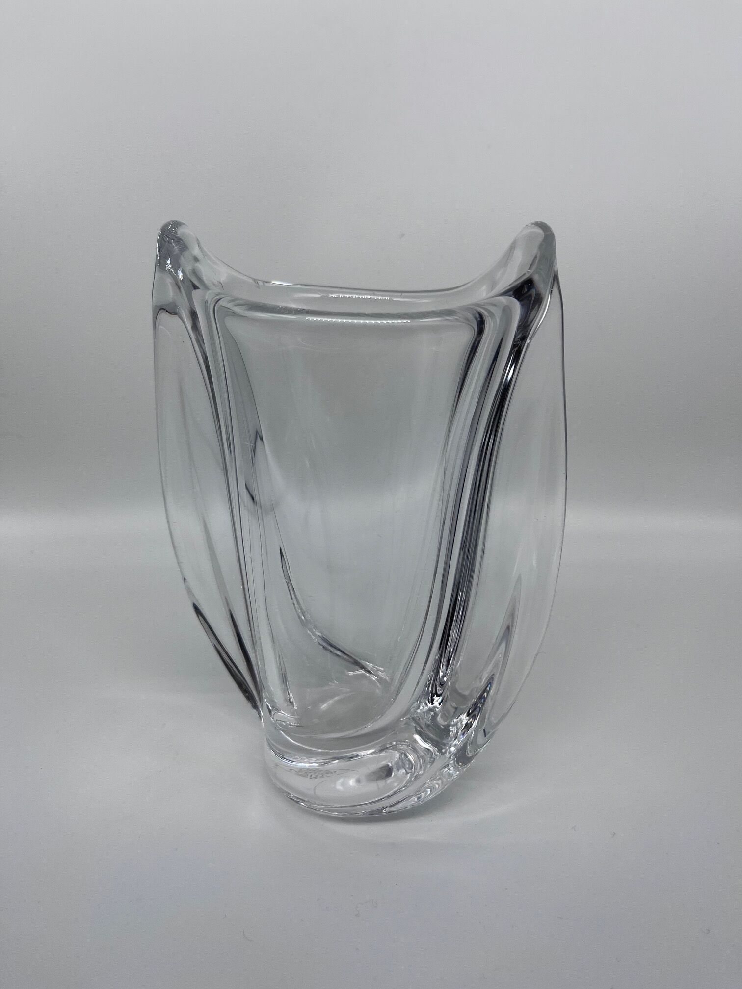 Valve crystal vase