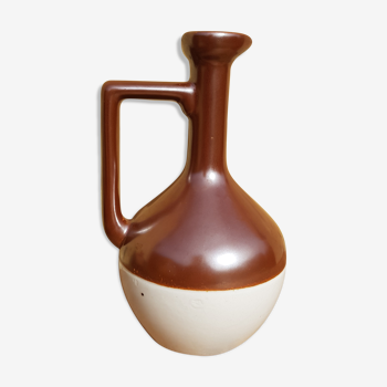 Two-tone sandstone jug