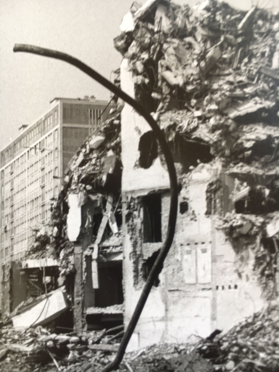 Photo architecture brutalisme années 80