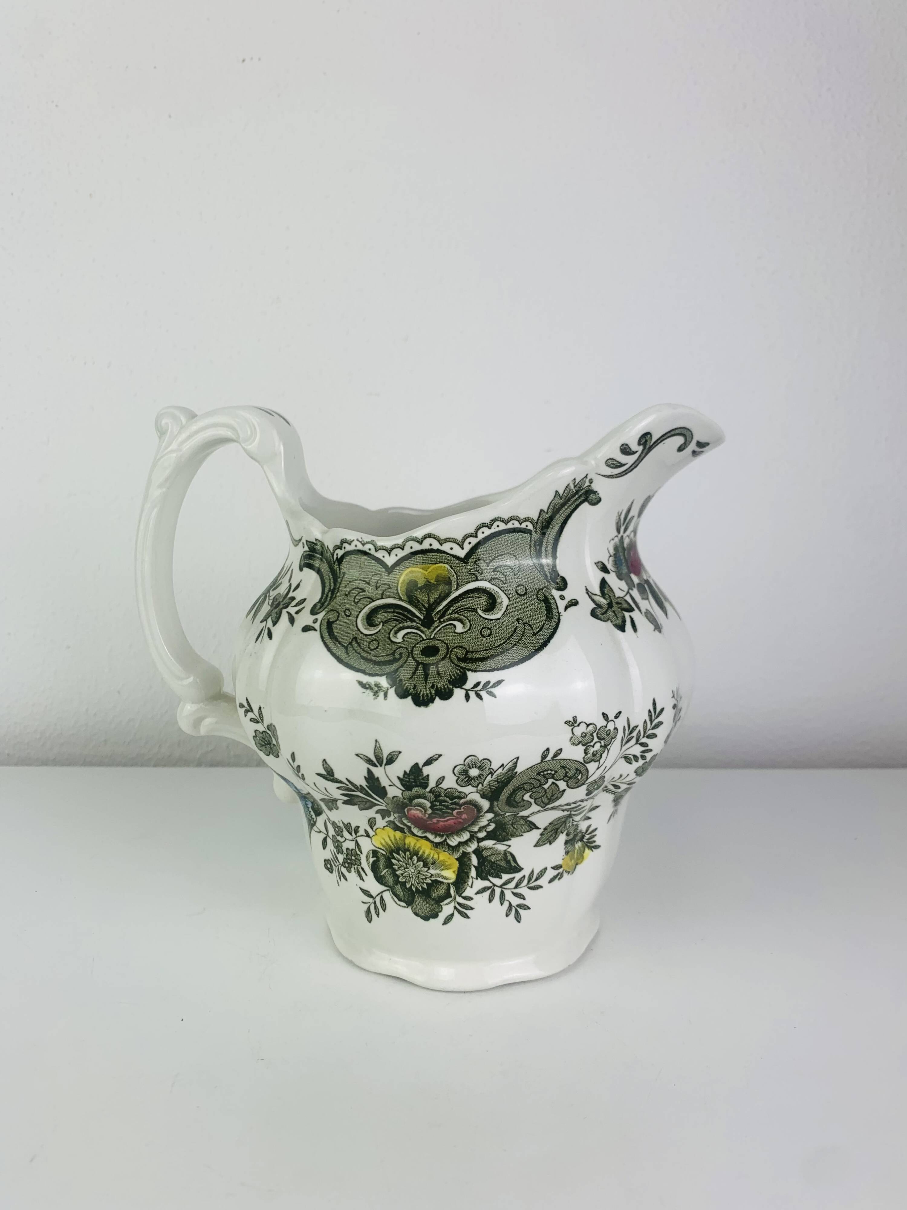 Windsor model jug or carafe by Ridgway Staffordshire English earthenware.