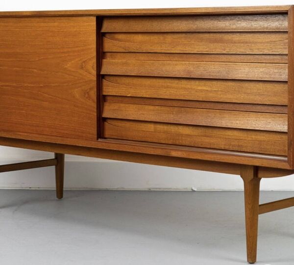 Enfilade en teck avec porte coulissante et tiroirs, années 1960