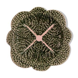 Small plate dabbling cabbage leaf
