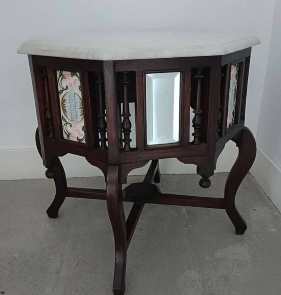 Colonial table in teak and ceramic