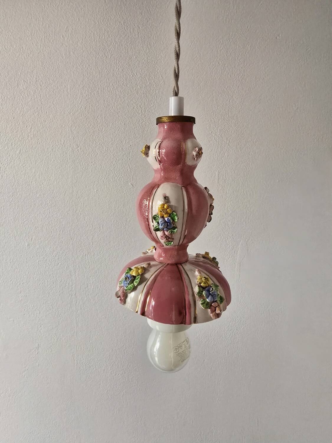 Suspension in antique slipware