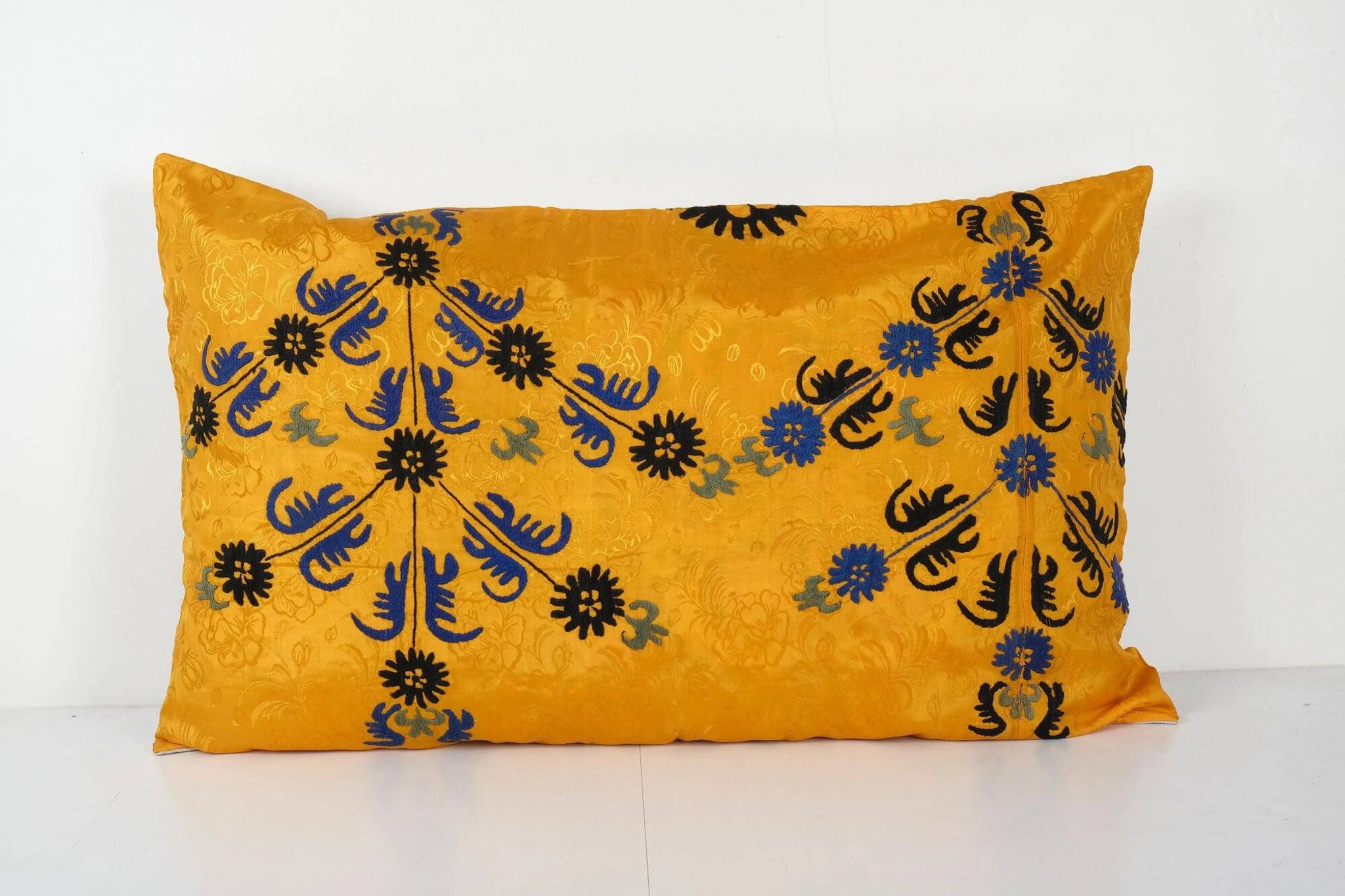 Housse de coussin brodée vintage 102x61 cm