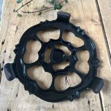 Enamelled cast iron trivet