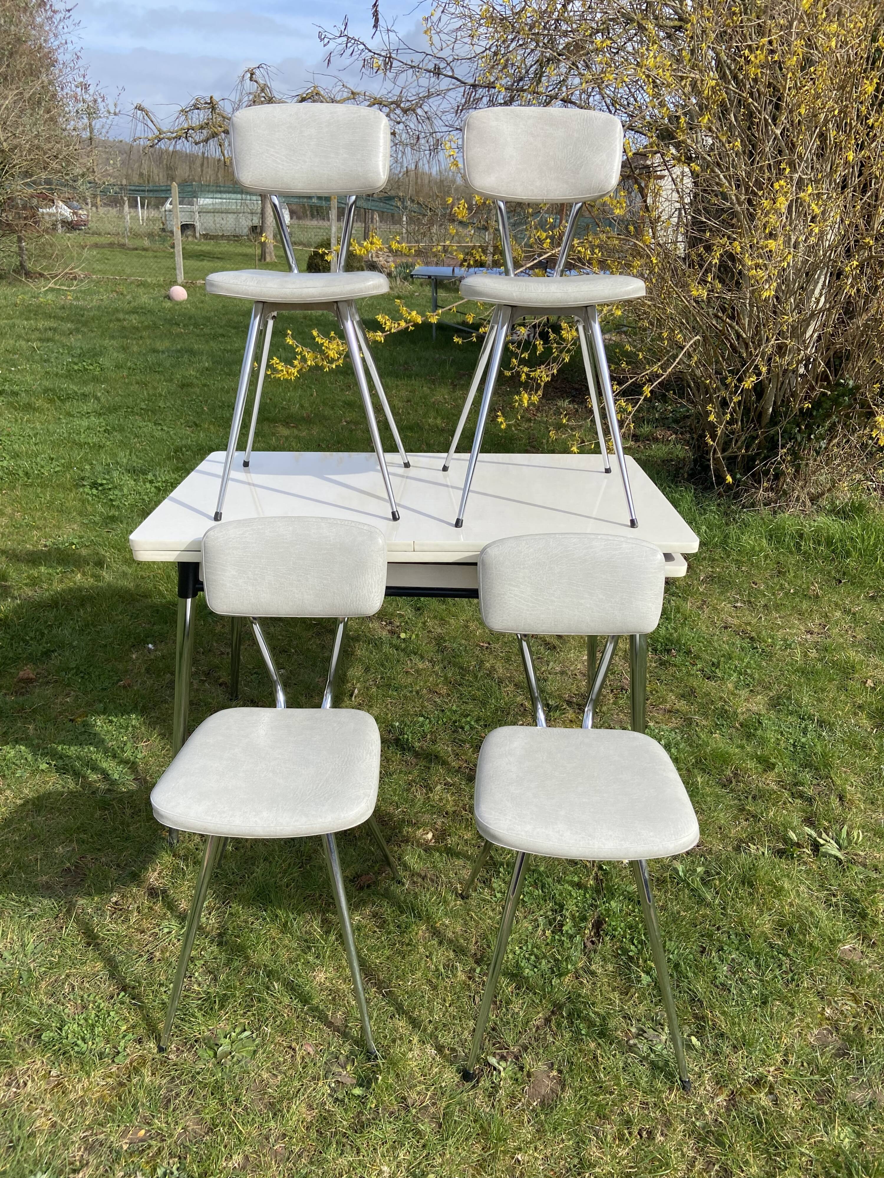 Formica table with 4 chairs