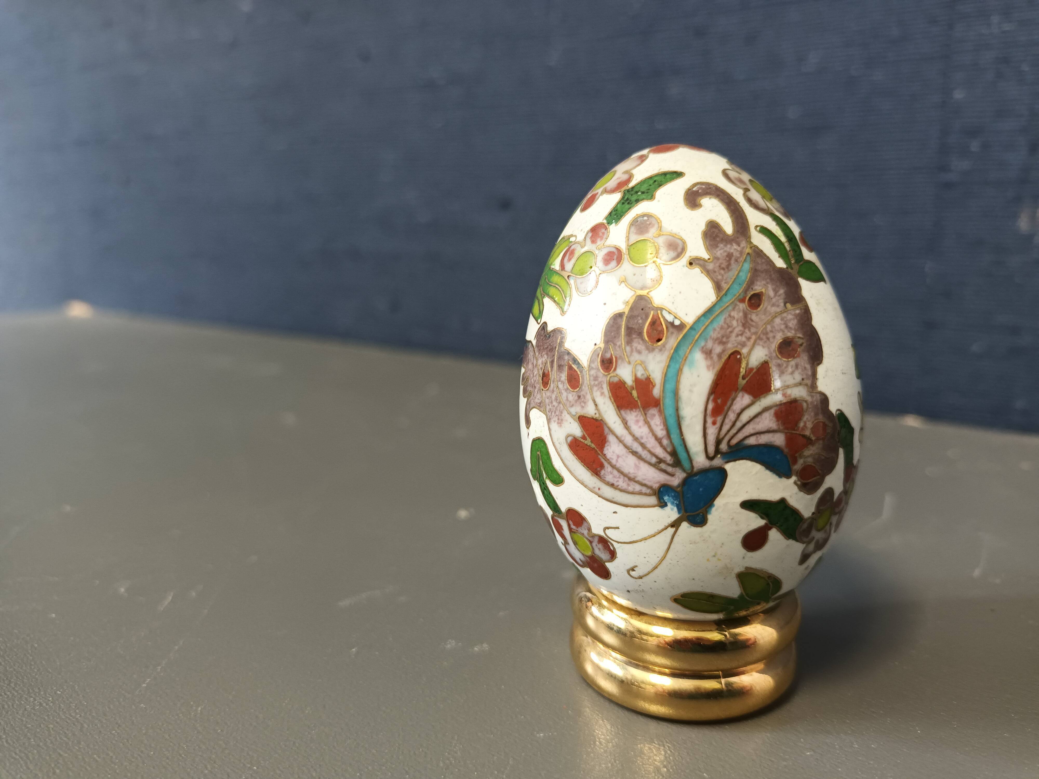 Decorative cloisonné egg
