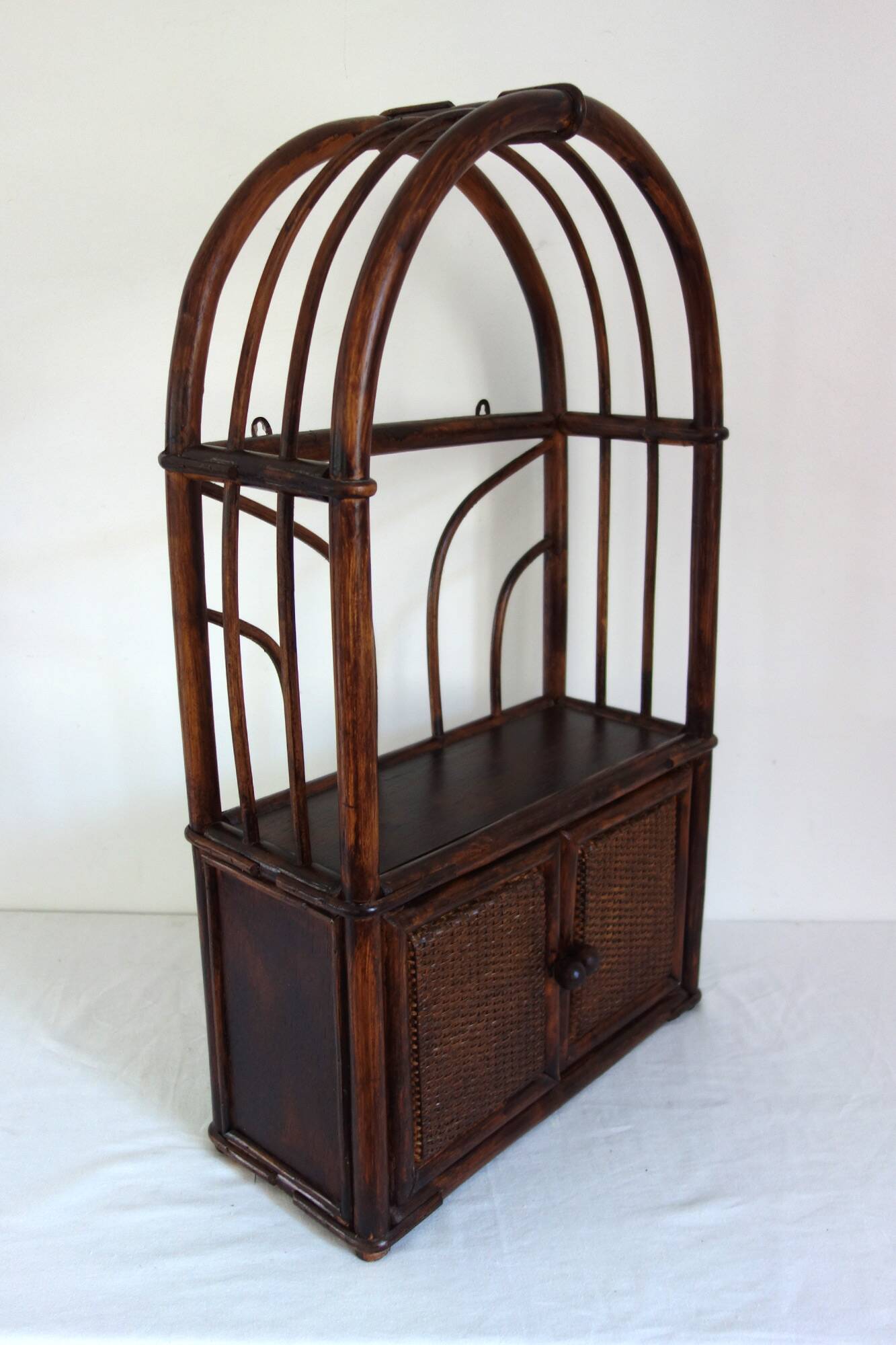 Petite étagère en rotin vintage