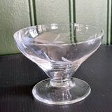 Set of 6 vintage cups in very good condition.