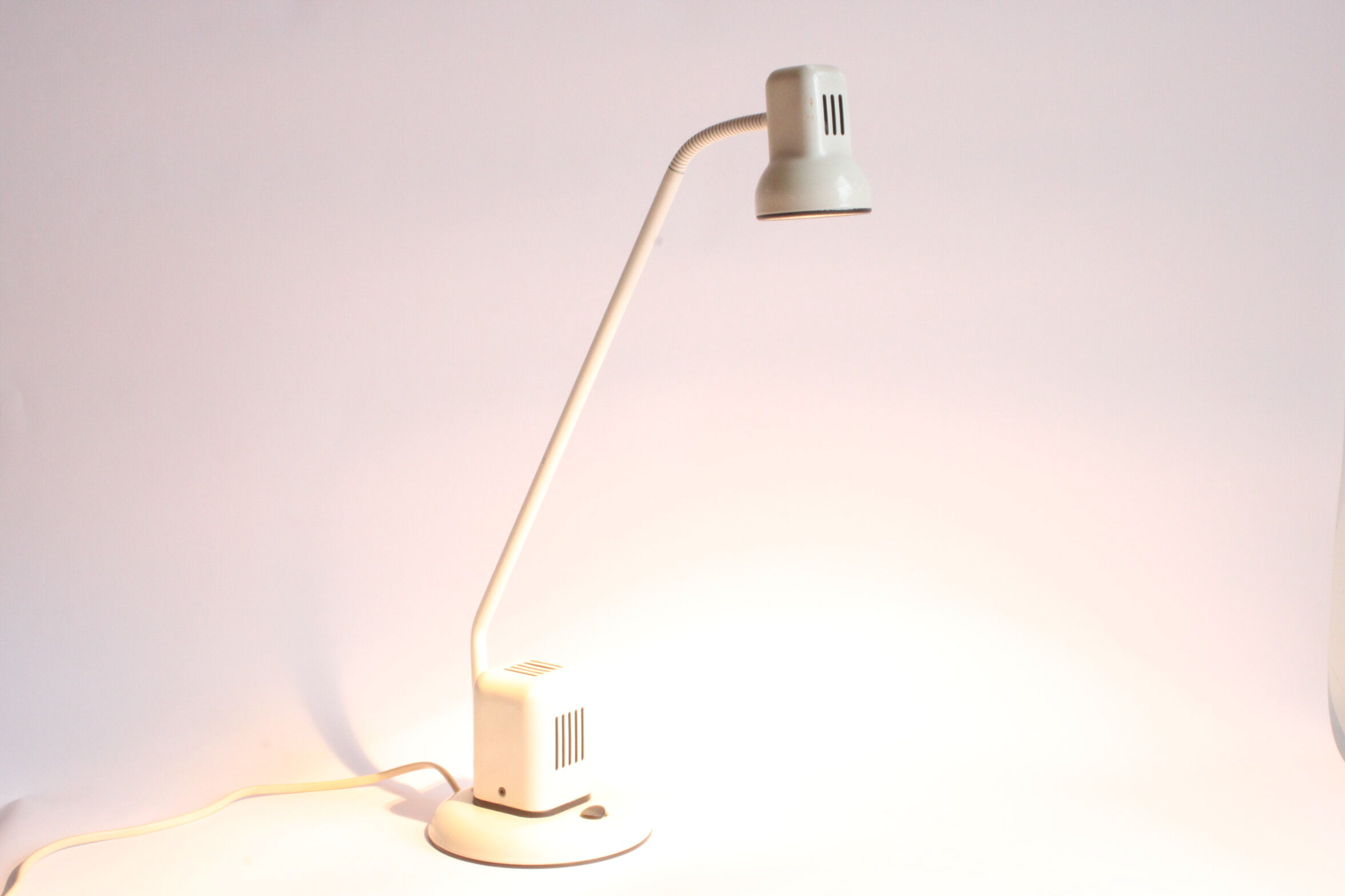 Flexible 1980s table lamp by Vrieland, The Netherlands.